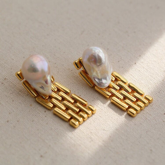 Wide chain Baroque pearl earrings